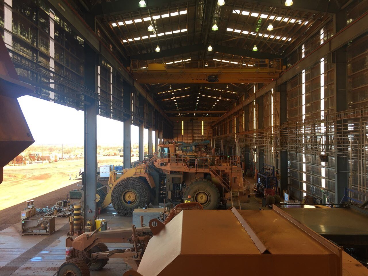 mobile-equipment-maintenance-big-machines-under-roof