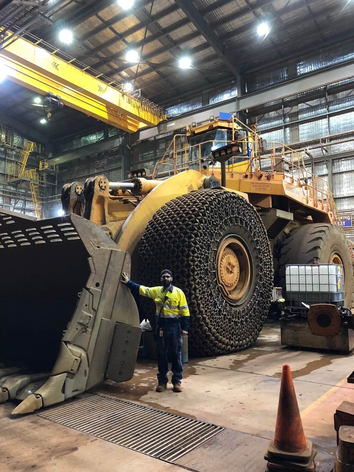 mobile-equipment-men-machinery-1