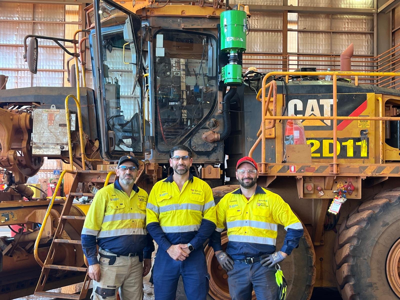 Epura install three workers hi-vis